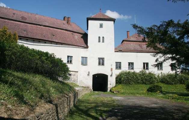 Tvrz Dešenice Fortress Dešenice http://www.sumavanet.cz/desenice/fr.asp?