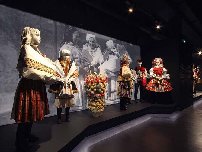des Museums der Mährischen Slowakei bestrebt, die Öffentlichkeit über verschiedene Erscheinungsformen der traditionellen Kultur zu informieren, z. B.