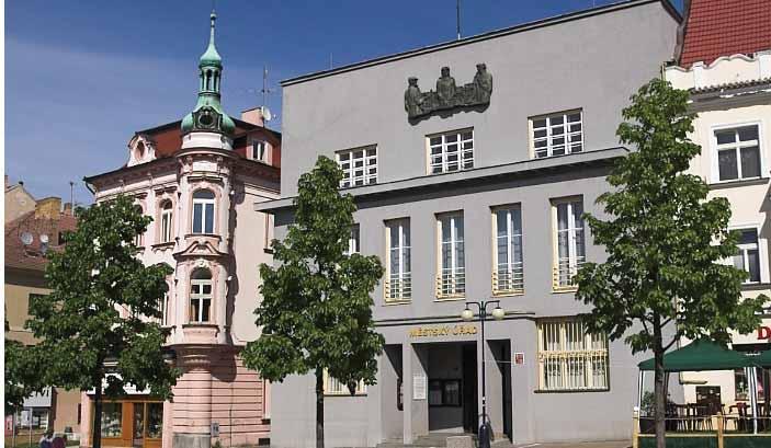 MALÉ STÁLÉ EXPOZICE: Česká a slovenská fotografie 19. a 20. století; Česká malba dnes Kresba a grafika osobností českého umění 20.