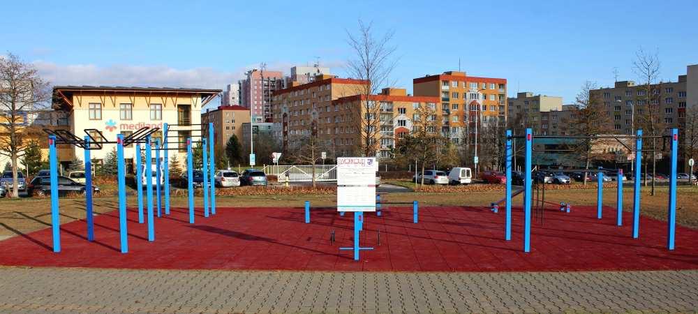 Jsme schopni vyrobit pryžovou dlažbu EPDM s třídou hořlavosti Cfl-S1. Pryžová dlažba EPDM splňuje speci kace dle nejnovější normy PAK (PAH).