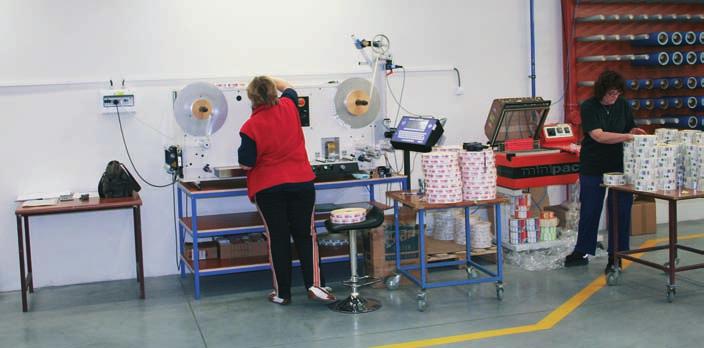 Téma čísla Svět tisku 7 8/2009 66 níže, může být převíjecí zařízení uzpůsobeno pro celou řadu operací.