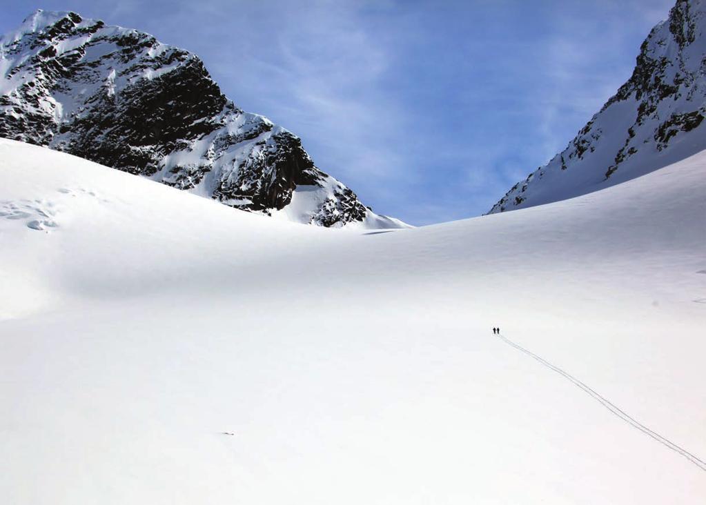 34 LYŽE ŘADA EXPLORE LYŽE ŘADA EXPLORE 35 ŘADA EXPLORE OBJEVUJTE NEPOZNANÉ! Běžecké lyžování bylo nejdříve způsobem, jak překonat sněhem pokrytou zem.