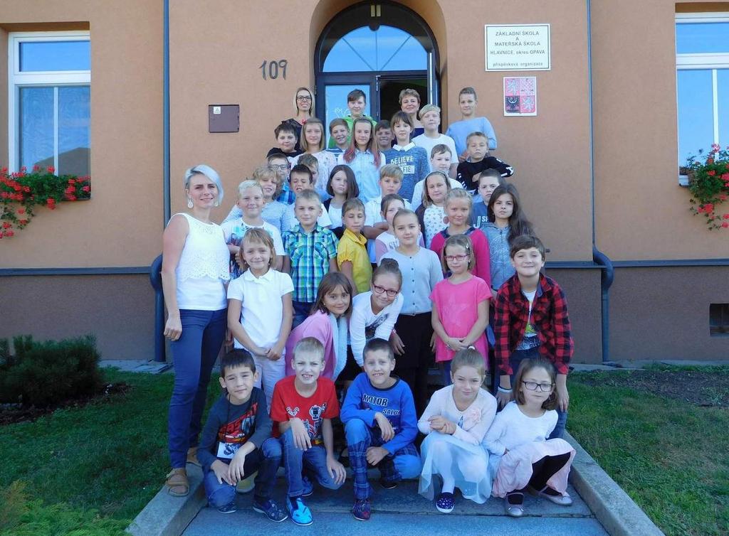 ZÁKLADNÍ ŠKOLA HLAVNICE Babí léto už je jen vzpomínkou a čas barevného listí již nikoho nenapadne spojovat s ničím jiným než se školákem s aktovkou na zádech kráčejícím do školy.