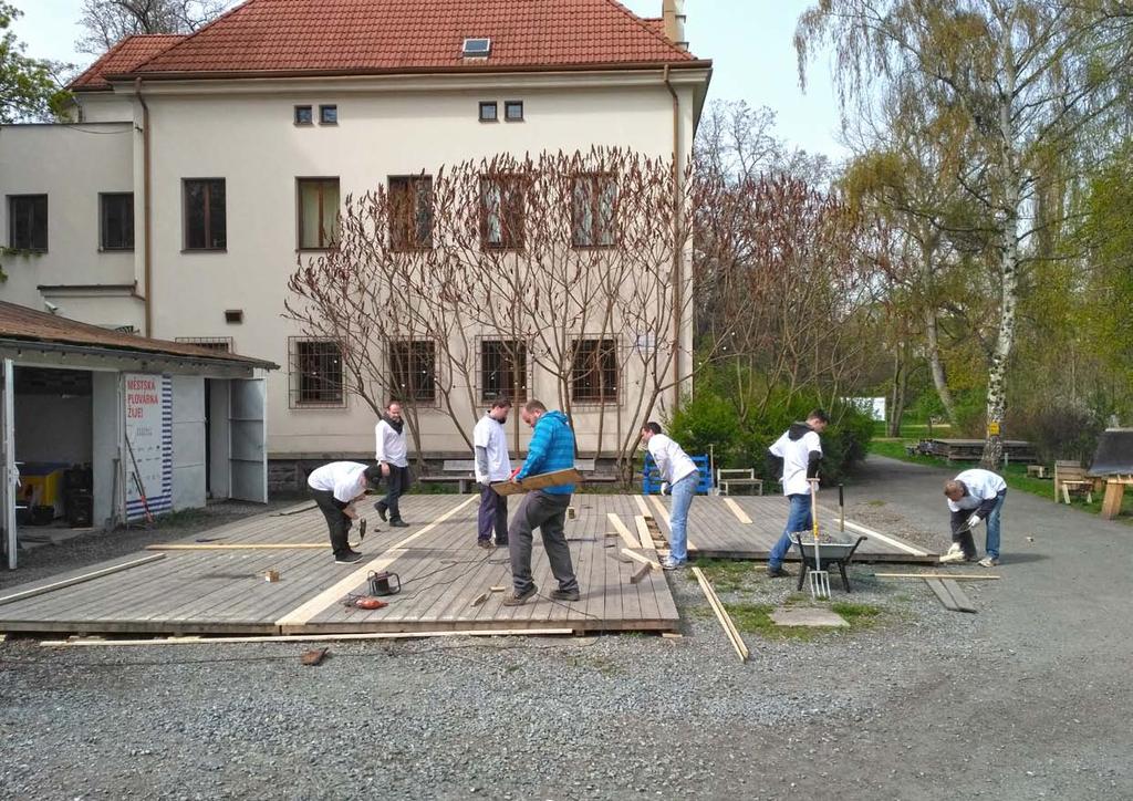 červen 2017 2. 6. / 20.00 Smím prosit? na Plovárně social dance tančírna (Dance Flow) 100 návštěvníků 9. 6. / 19.00 Pusť si svůj vinyl samopouštění desek (SK Sidewalk, z.s.) 40 návštěvníků 10. 6. / 18.