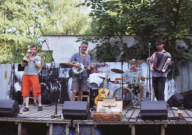 00 Večerní promítání s Plzeňskou unií neslyšících zábavné aktivity, grilování, a projekce filmu Slyšet očima 35 návštěvníků 25. 8. / 18.
