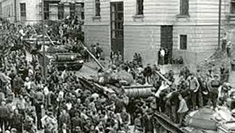 srpna 1968, začala operace DUNAJ (Okupace Československa armádami pěti států Varšavské smlouvy).