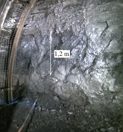 9.2.2 Ražení důlních děl v uhlí s přibírkou průvodních hornin Mocnost uhelných slojí dobývaných v OKR se pohybuje v rozmezí od 1 m (obr. 9-41).