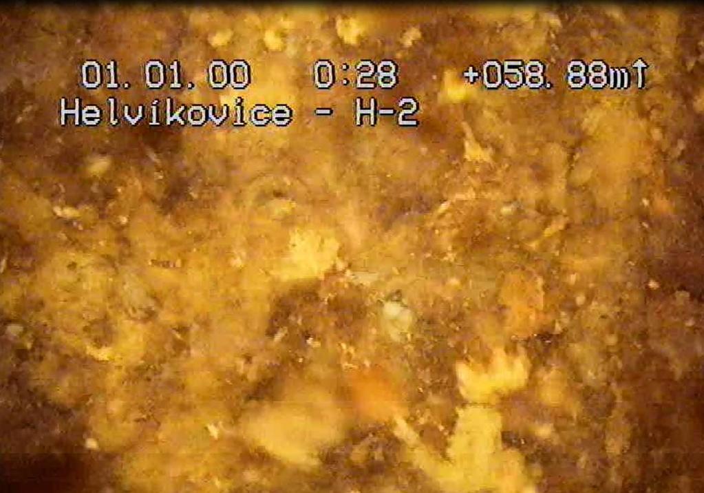 16: Dno vrtu zborcený/částečně zavelený vrt. Na videu jsou patrné přítoky podzemní vody ze dna 61,9m.