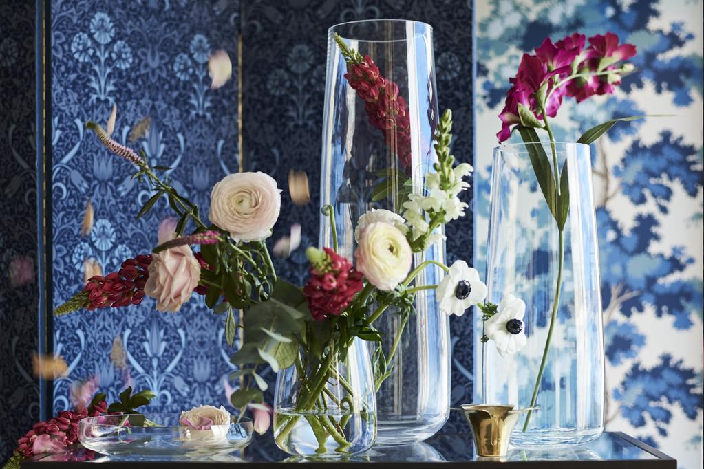 Květiny a vázy pro každého Inter IKEA Systems B.V. 2017 Květiny vnesou svěžest a přírodní krásu do každé místnosti ve vaší domácnosti.