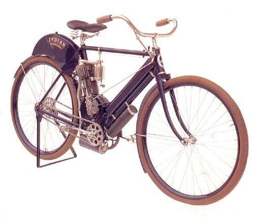 Důležitým krokem pro Václava Klementa, který se nejdříve zabýval výrobou kol, byla návštěva Paříže, kde pobral inspiraci právě u La Motocyclette a začal s výrobou motorové dvoukolky společně s