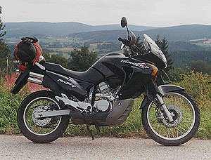 Zadní: kotoučová, jednopístková 22 mm Hmotnost: 149 kg Rám: dvojitý kolébkový Enduro Druh motocyklu: ENDURO Typický představitel: Honda XL 65V