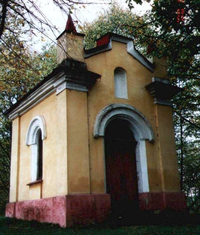 79/01 Něbrojova kaple Něbrojova kaple byla postavena na druhém nejvyšším bodu obce, na Něbrojově kopci, v roce 1860. O jejím vzniku panují dohady, existuje několik verzí.