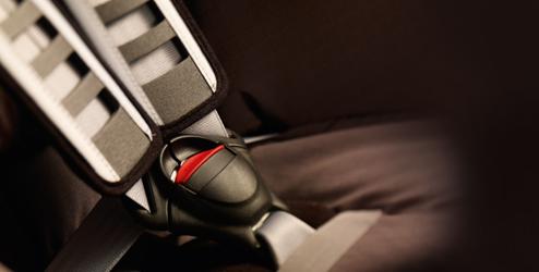 Bezpečnost a ochrana Horní uchycení dětské sedačky ISOFIX Krycí fólie - Black Sapphire Řiďte bezpečněji a chraňte váš Opel.