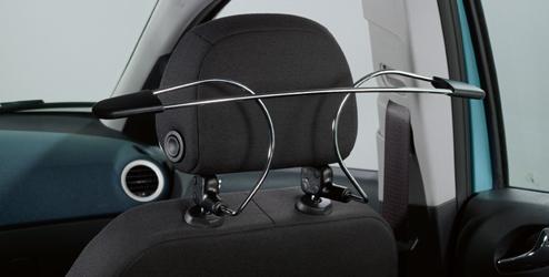 95599091 17 49 011 Kč 3623 Potahy sedaček chrání původní autopotahy sedadel. Barva: tmavě šedá Sada zahrnuje: potahy na druhou řadu sedadel a potahy pro hlavové opěrky.