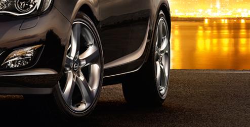 Kola Disk z lehkých slitin 16" - 5 paprsků tvar V Disk z lehkých slitin 17" - 7 paprsků Upravte svůj Opel podle své osobnosti novou sadou kol.