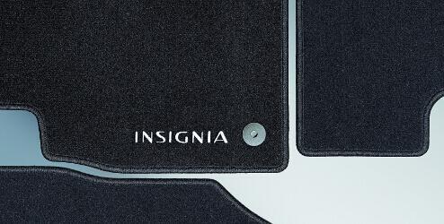 Barva: Jet Black s vyšitým logem Insignia v barvě Indian Summer na obou předních kobercích Vyrobeno na míru pro Opel Insignia Gumová spodní vrstva pro stabilizaci Vyrobeno z hustě tkaného veluru