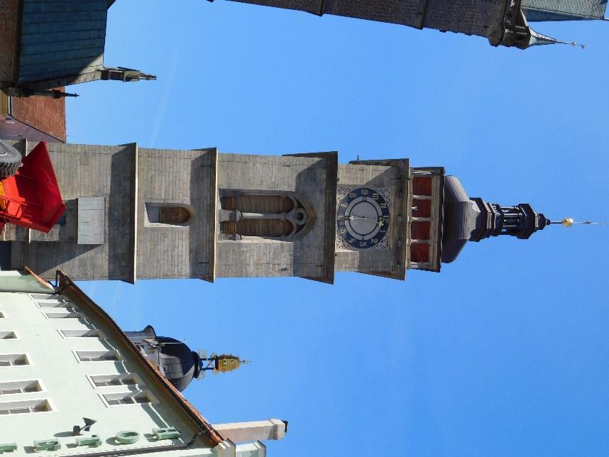 Destruktivní tažení husitů a opakované požáry byly podnětem pro pozdně gotickou přestavbu města, která se však zaobírala pouze opravami poškozených budov a rozšíření a zdokonalení opevnění města.