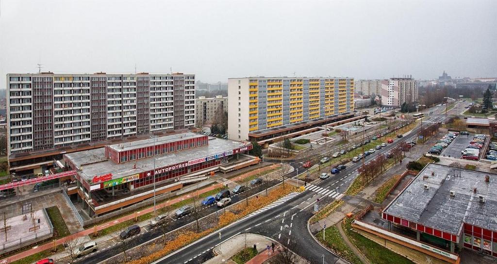 městech. Výstavba byla plánovaná, centrálně řízená, vytvářela velkokapacitní výškové objekty, které měli za cíl zabezpečit dostatek ubytovacích ploch pro městské obyvatelstvo.