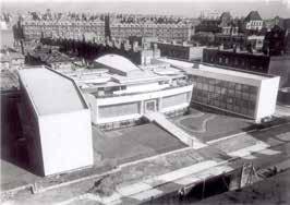 architecture of postmodernism. Its representatives sought to overcome the dominance of rationalist tendencies and the return to the architecture of the status of art.