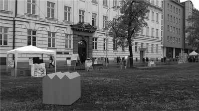Studenti oslovovali všechny, kteří tímto prostorem procházeli, diskutovali s nimi o možných řešeních a vůbec o zásahu samotném.
