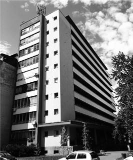 : 11s, 2Aps, Exportdrvo CHB in the building phase: the pre-wwii building process of reinforced-concrete construction and brick filling, with scaffoldings and without the cranes.