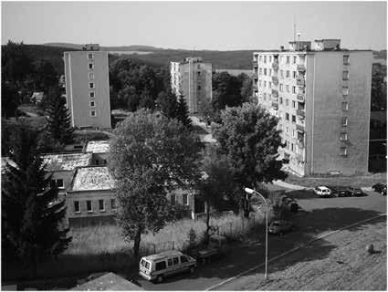 Obr. 3: Rovná, Obytná zóna, bytové domy a areál