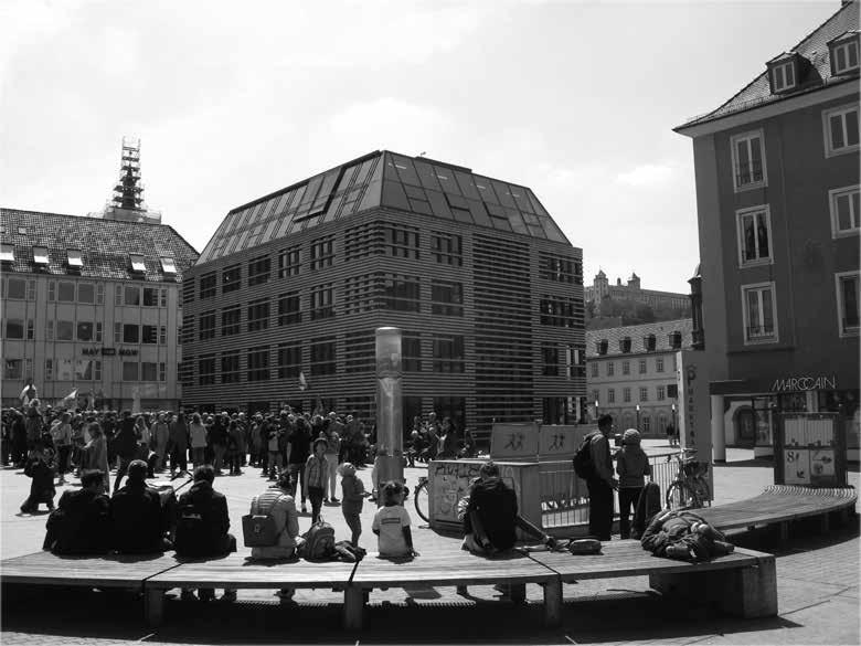 The future surrounding of the Kommandantenhaus around Schinkelplatz is going to be built in contemporary- neoclassical forms corresponding to the reconstructions and original monuments in the area.