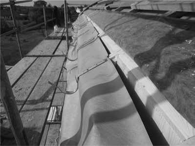 Similarly as in the previous case the possibility of draining rainwater in case of a gutter failure is maintained. Water can flow away on the diffusion foil in this case.