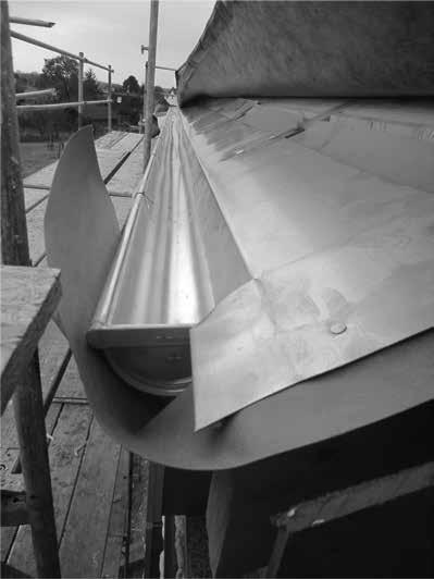 The risk point of this solution is also the edge of the roof that is sensitive to the snow exposure.