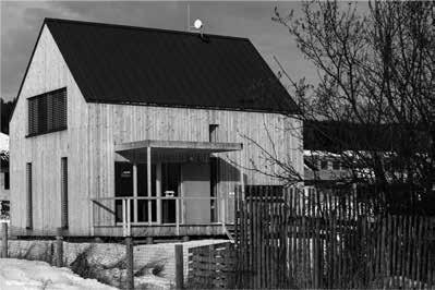 : Detail of connection of perimeter wall to the roof (Source: M. Pavlas) Picture 4,5.: Photos of construction progress (Source: 3AE s.r.o.) FAMILY HOUSE STŘÍBRNÁ LHOTA Significant visual changes of the facade exposed to the weather influences approx.