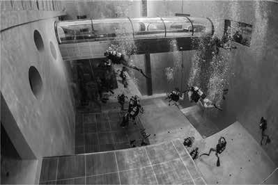 One of the first artificially constructed diving basins is the so-called Gasometer in the Rhura Basin (Fig. 5). In an empty, unused gas tank a diving centre was created.
