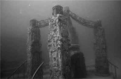 Other designations of the architectural space under the water are openwork tunnels made of spirally wound plastic pipes for flowing or tunnels of solid pipes made in the flooded quarry Zakrzówek in