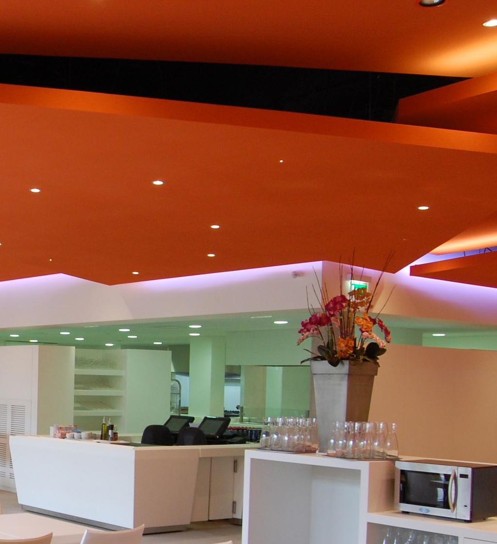 BARVY ŽIVÉ BARVY 67 Projekt: Restaurace pro hráče Roland Garros, Paříž, Francie Architekt: