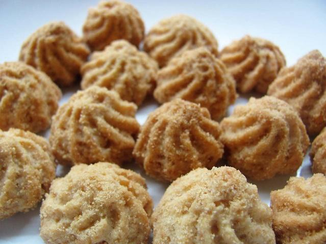 Jáhlové ořechovky (kokosky) Zdroj: Prima receptář http://prima-receptar.