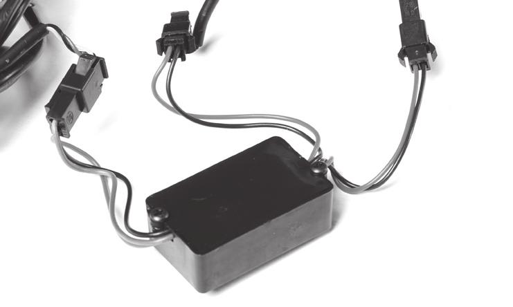 3 Pozici snímače a magnetu nastavte tak, aby vzdálenost mezi nimi byla max. 4mm. 4 V případě použití nosičové baterie použijte prodlužovací kabel snímače rychlosti.