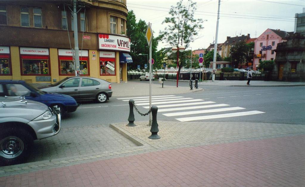 Plzeň - vysazené chodníkové
