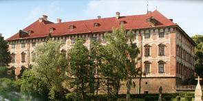 cz STŘEDOHOŘÍ SOBĚ - občanské sdružení... Božtěšická 278/21, 400 01 Ústí n. L. ZKOUŠKY: ÚT 17-19.00 - dámy, 19-21.00 - páni, ST 18.15-21.00 - spol. zkouška e-mail: sbor.usti@seznam.cz, sweb.