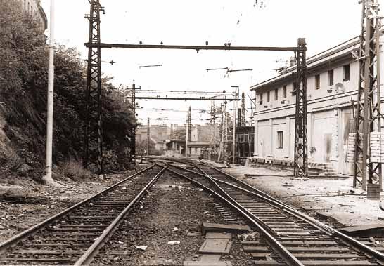 Stroj byl po svém vyřazení vystaven na lokomotivním pomníku v areálu depa Praha Střed a v současné době je exponátem NTM Praha.