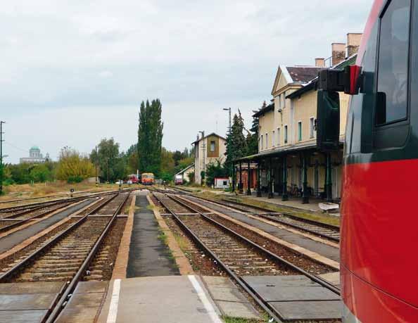 Přes 80 procent maďarské železniční sítě patřilo tehdy státu, jenž v roce 1931 vykoupil 51 místních železnic a předal je do správy státních železnic.