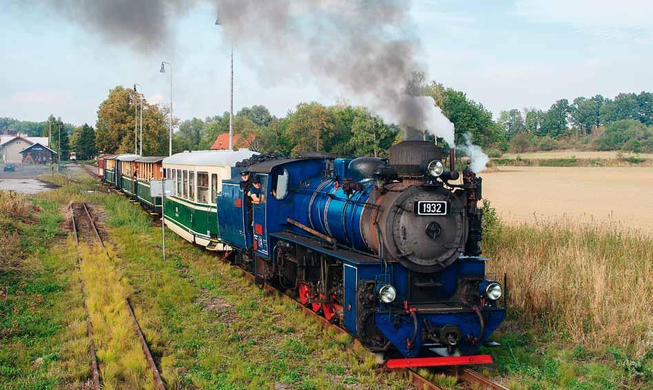 Foto: Zahrada Čech, s. r. o. Foto: Ing. Pavel Schreier Parním vlakem po Osoblažské úzkokolejce 9. a 16. září 2017 Nestihli jste se letos svézt po Osoblažce parním vlakem? O sobotách 9. a 16. září máte ještě příležitost.