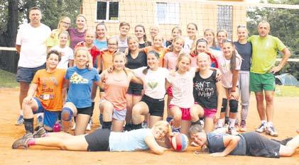 STRANA 10 SPORT PODBRDSKÉ NOINY 17 Komise pro prevenci kriminality Rady města Beroun uspořádala na berounském náměstí prezentace volnočasových aktivit s důrazem na sebeobranu.