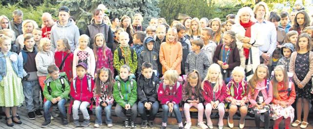 Poslední prázdninovou sobotu uspořádala skupinka rpetských žen ve spolupráci s obecním úřadem již tradiční loučení s létem Naše pohádková vesnička.