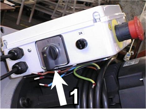 3.1. Ovládací elementy Ovládací element Popis Ovládání stroje Bedienung der Maschine Machine control 1.