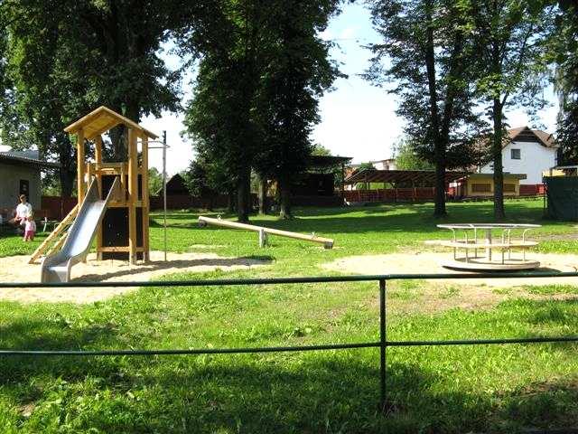 Opravy a údržba majetku veřejné osvětlení, oprava silnic, chodníků, hřbitovy, dětská hřiště Výměna svítidel byla provedena plošně na území Studénky, Butovic a Nové Horky, vyměněno přes 200 ks