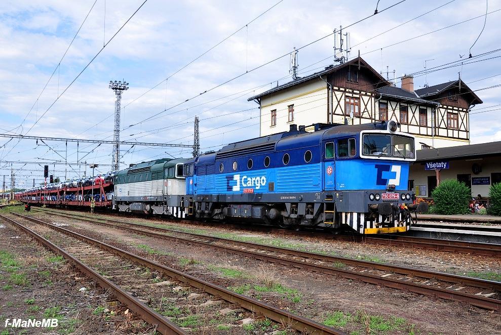 jpg) Na nákladní vlaky z areálu ŠKODA AUTO do stanice Mladá Boleslav hlavní nádraží jsou běžně nasazeny lokomotivy řady 742 (obrázek 6) v tandemu.