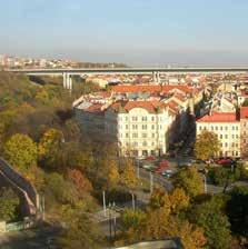 O dalších pár set metrů dál jsou mateřské i základní školy, Úřad městské části Praha 4 a Nuselská poliklinika.