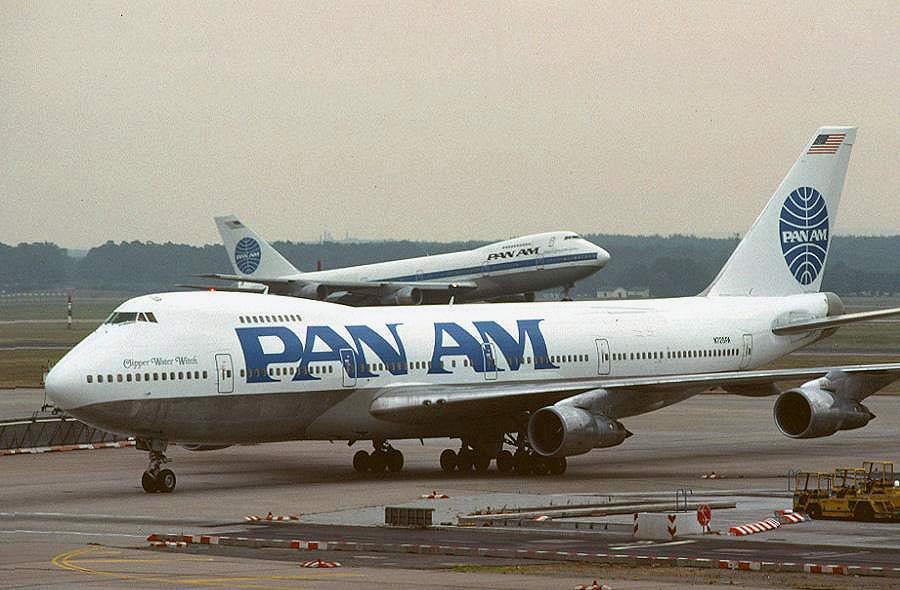 Stav, kdy jsou TA lety obsluhovány téměř výhradně širokotrupými letadly trvá od této doby dodnes. [11] Obrázek č. 1 Boeing 747 společnosti Pan AM [12]