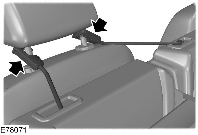 Sedadla Vytáhněte zajišťovací popruhy a zajistěte jimi přední opěrky hlavy, aby sklopená sedadla držela ve svislé poloze.