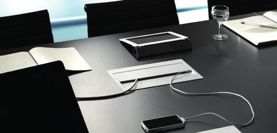 Vestavný rámeček CONFERENCE se dodává jak pro dodatečnou montáž, tak pro zalícování do desky stolu. Při montáži pod desku stolu lícuje kryt i uzavírací klapka s povrchem stolu.