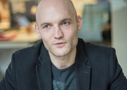 PhDr. Alexandr Kliment Působil jako ředitel komunikace Českého olympijského výboru v letech 2009 2015, tedy v období olympiád ve Vancouveru, Londýně a Soči.